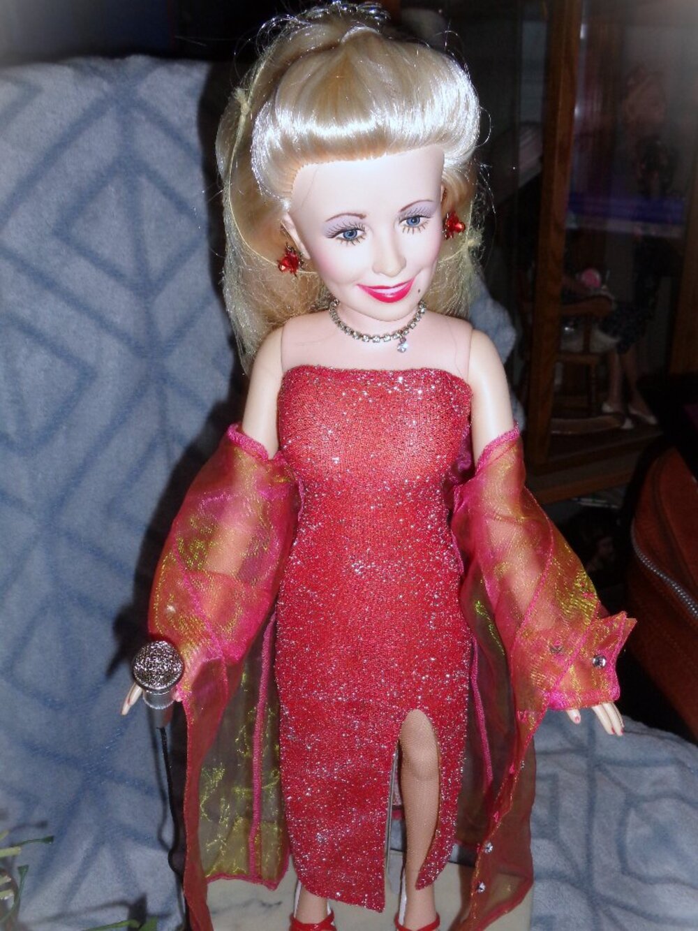 SOLD! SOLD! SOLD! -GOLDBERGER 17" VINYL DOLLY PARTON FASHION DOLL-EXCELLENT - Picture 2 of 5